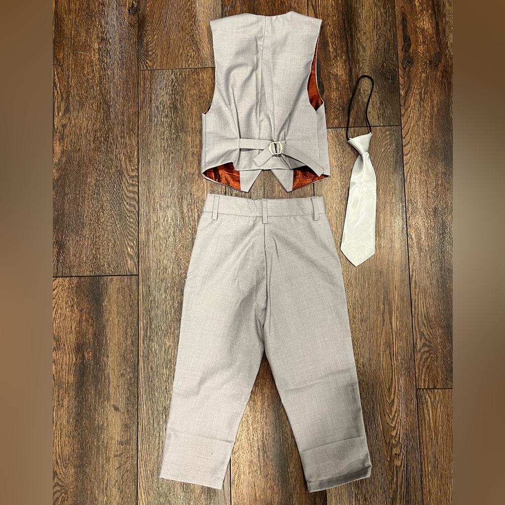 YuanLu Boys' Formal vest, tie, Pant set - Picture 3 of 3